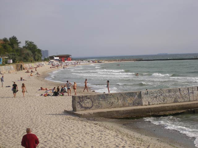 Утром на пляже 16-ой станции Большого Фонтана