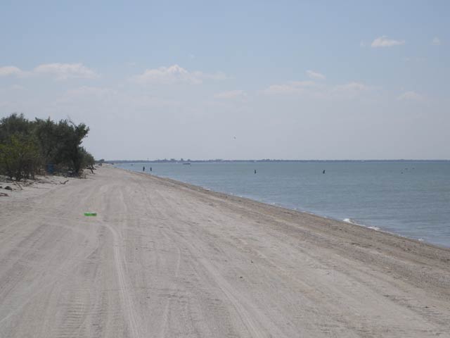 Коса Ясеновская, вид справа налево