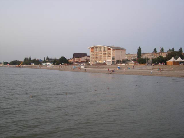 Отель на берегу