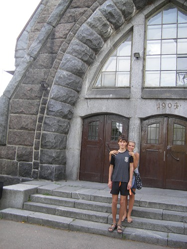 Финская кирха облицованная гранитом в Приморске