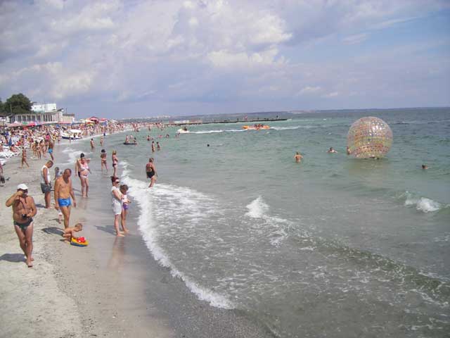 Пляж Лонжерон в парке Шевченко