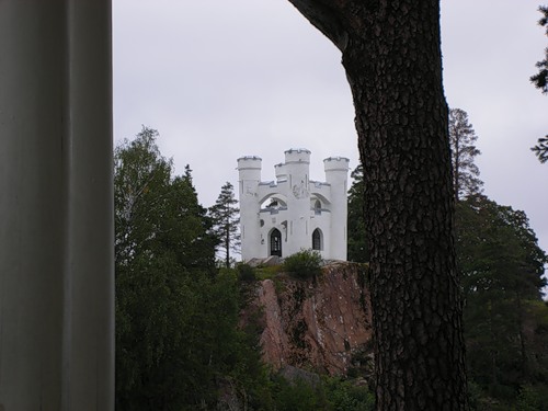 Замок в парке Монрепо