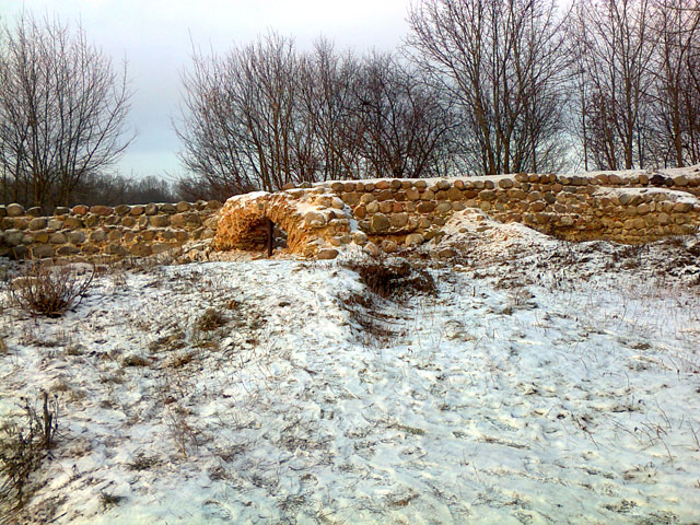 Гродно. Остатки каменной кладки крепостной стены Старого замка