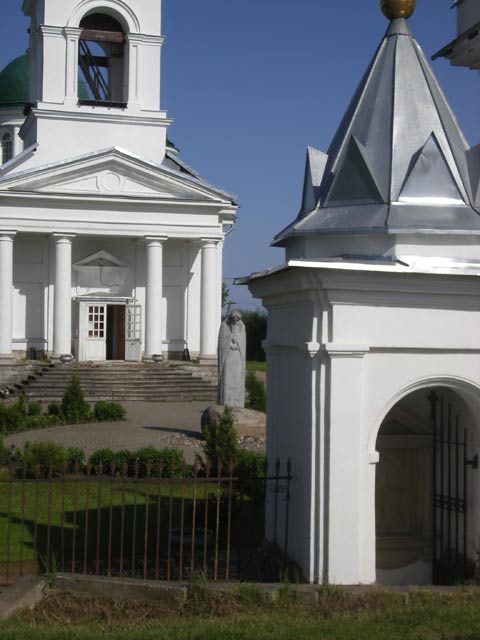 Церковь Рождества Христова на берегу Паши, по дороге на Загубье