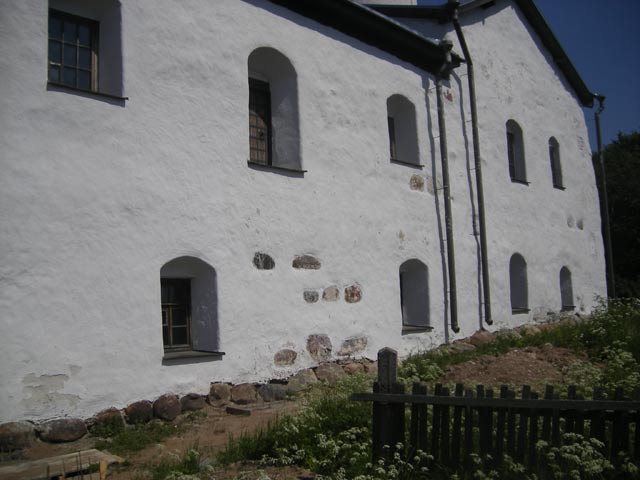 Стены Никольской церкви, остаток Стороженского монастыря, Сторожно