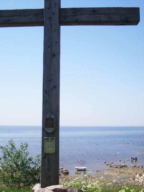 Сей Крест Во имя Святителя Николая Чудотворца В помощь<br>путешествующим и по морю плавающим<br>Отче Николае моли Бога о нас