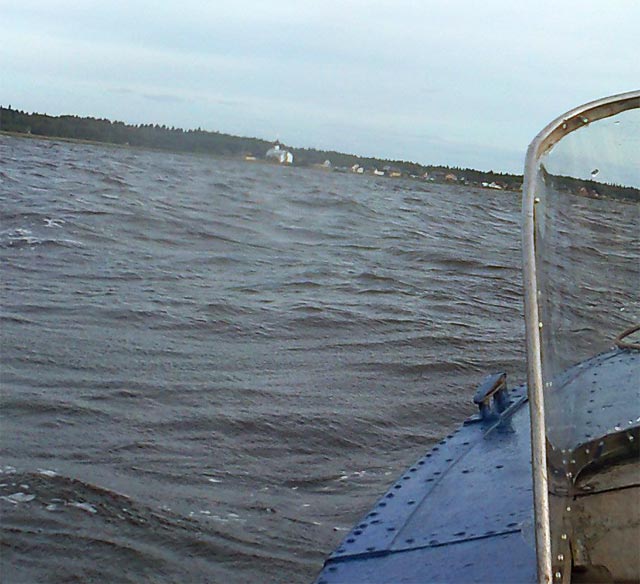 Вид на Никольскую церковь Стороженского монастыря с расстояния ~ 12 <nobr>к а б е л ь т о в</nobr>