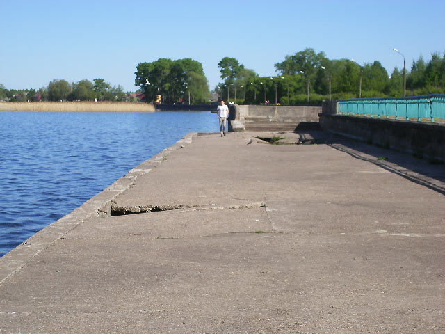 Пешеходная набережная в Осташкове