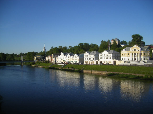 Тверецкая набережная в Торжке