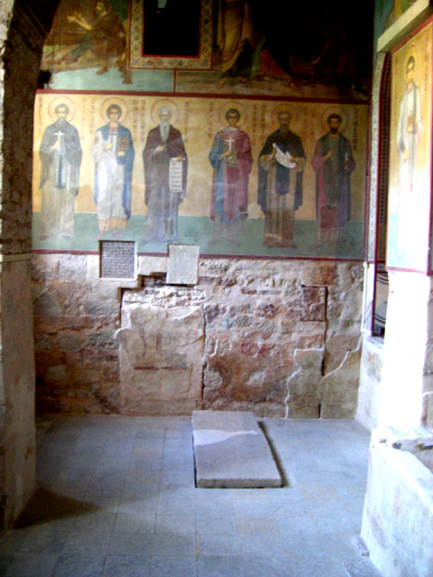 Наиболее древний участок собора - на 1.5 метра ниже современного уровня пола