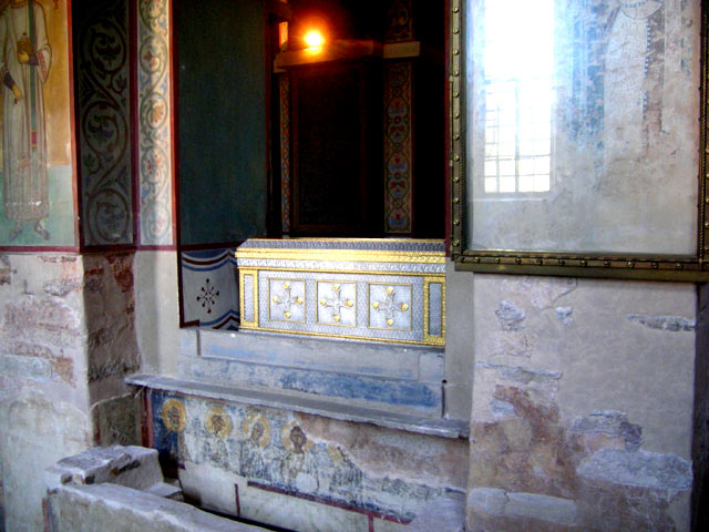 Гробница князя Владимира Новгородского (сын Ярослава Мудрого), 1052 год