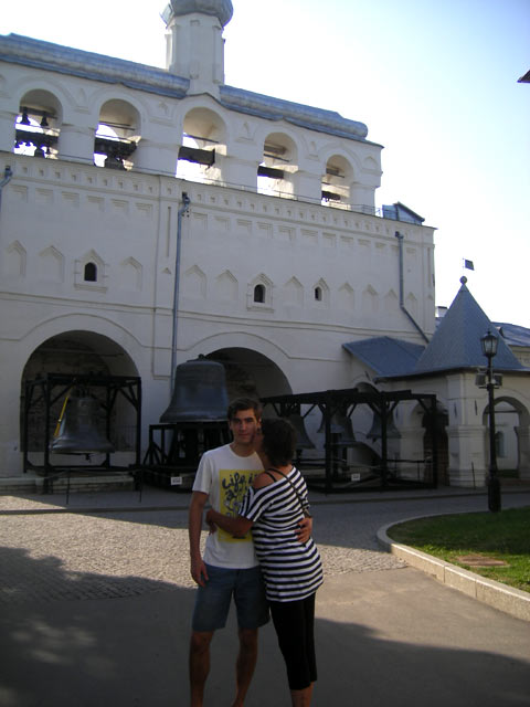 Звонница Новгородского Кремя, с площадью между звонницей и храмом Св.Софии