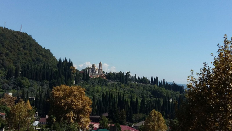 Монастырь святого апостола Симона Кананита. Вид от Новоафонской пещеры