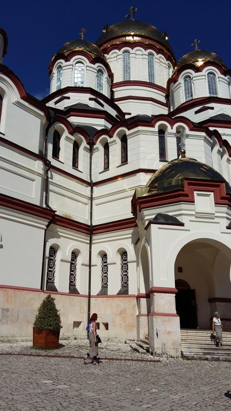 Соборный Храм в честь Святого Пантелеймона. "Освященъ 28-го Сентября 1900 года при державъ Великаго Государя, Императора Николая Александровича всея Россиии при супруге Его ... Строен храмъ сей по проэкту Архитектора Николая Никитьевича НИКОНОВА"