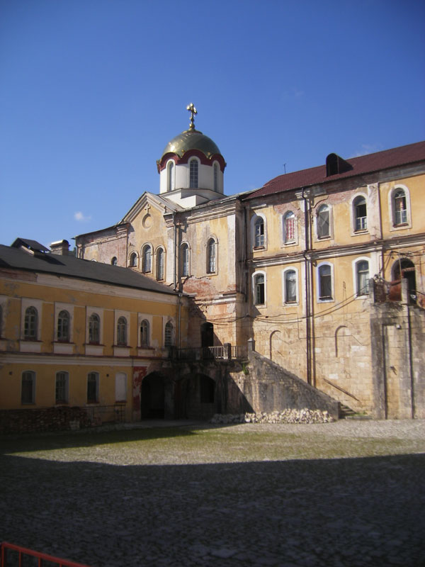 Внутренний двор монастыря