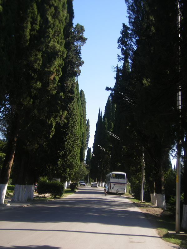 Дорога к церкви Симона Кананита и подъему на гору к монастырю Симона Кананита