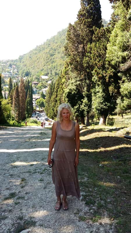 Крутой подъем на пути к монастырю Симона Кананита