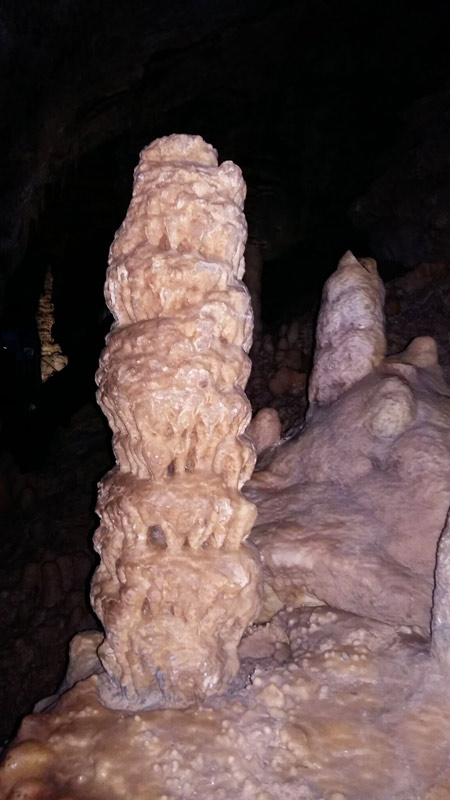 Новоафонская пещера, сталагмит