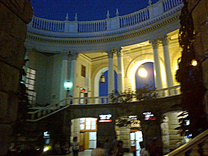 Ночной Сочинский железнодорожный вокзал