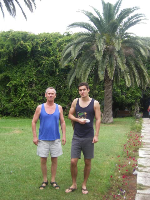 На территории гостиничного комплекса «Пицунда»