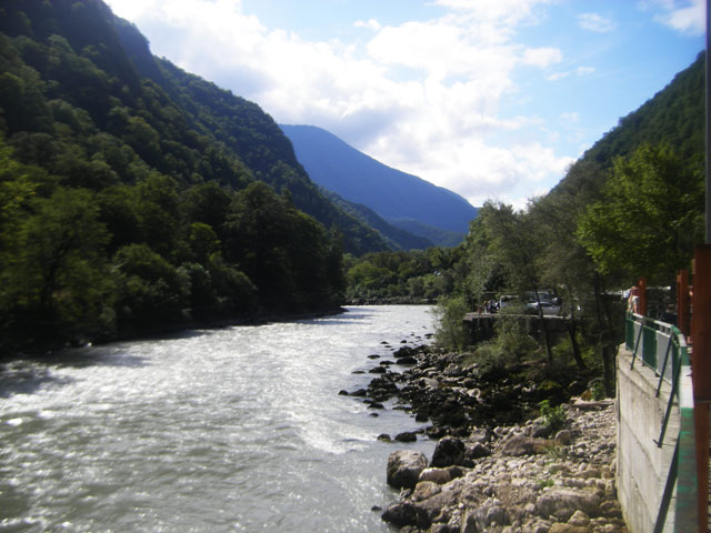 Река Юпсара от Голубого Озера к слиянию с рекой Бзыпь. Гудаутский район, Абхазия