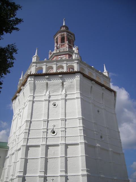 Уточья (Житничная) башня крепостной стены Троице Сергиевой Лавры в Сергиевом Посаде